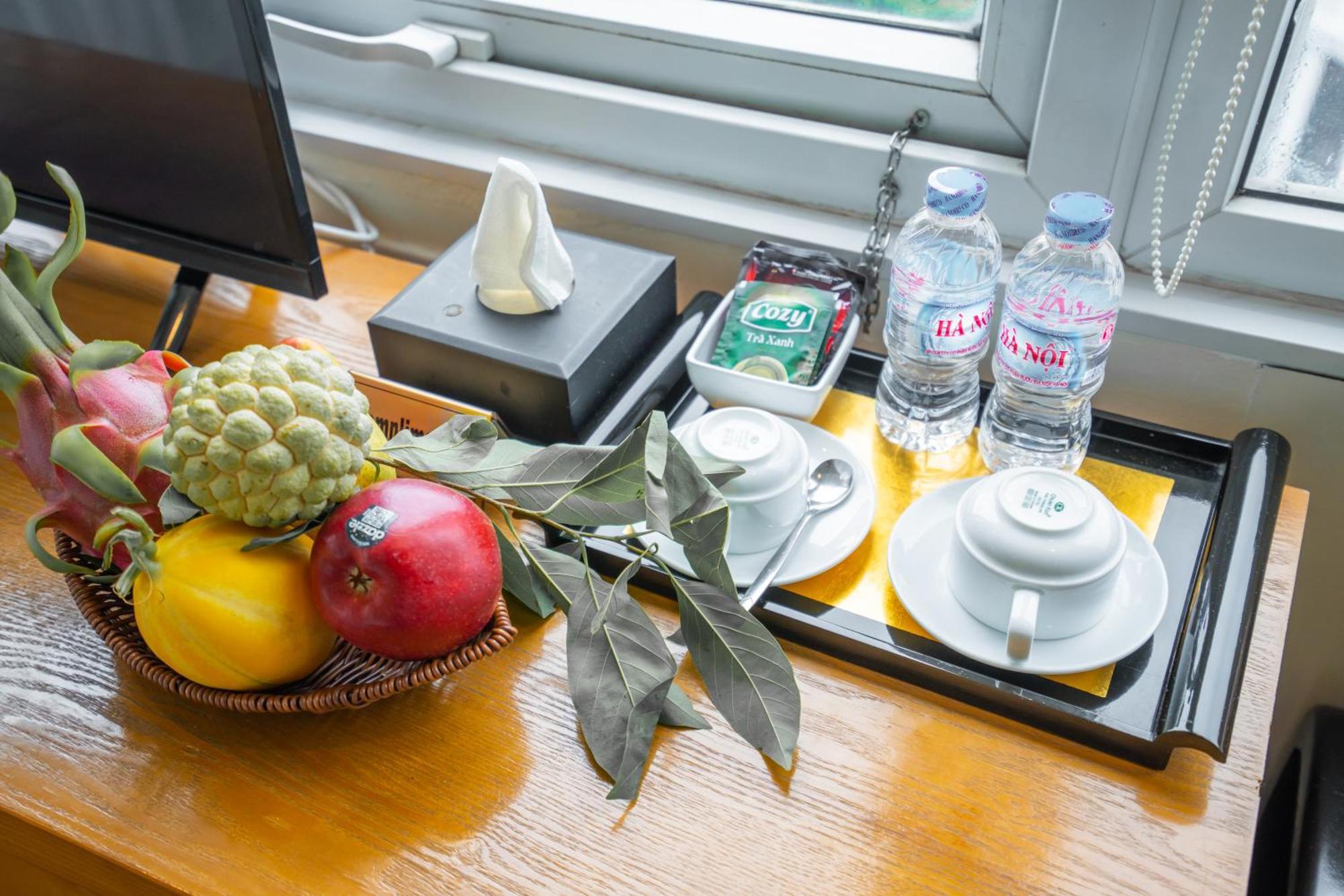 Ha Noi Lake View Hotel & Travel ハノイ市 エクステリア 写真