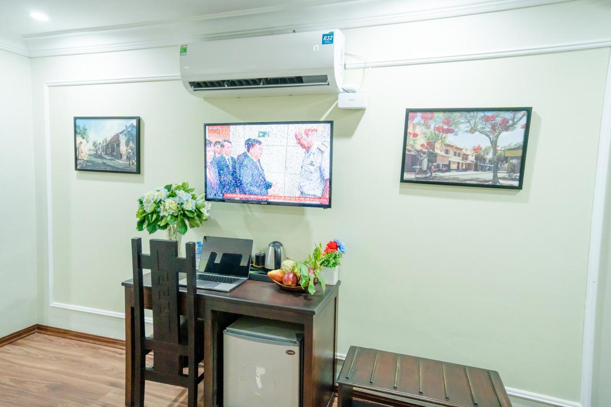 Ha Noi Lake View Hotel & Travel ハノイ市 エクステリア 写真