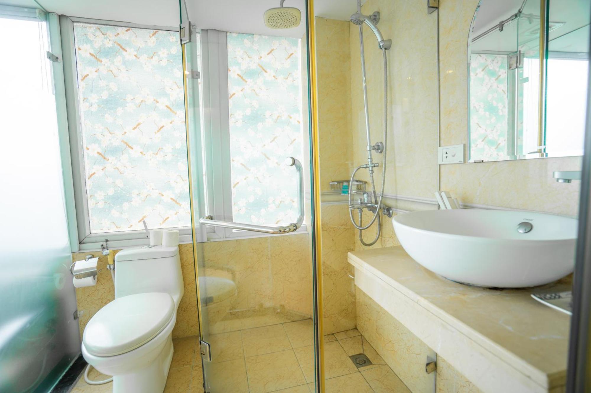 Ha Noi Lake View Hotel & Travel ハノイ市 エクステリア 写真