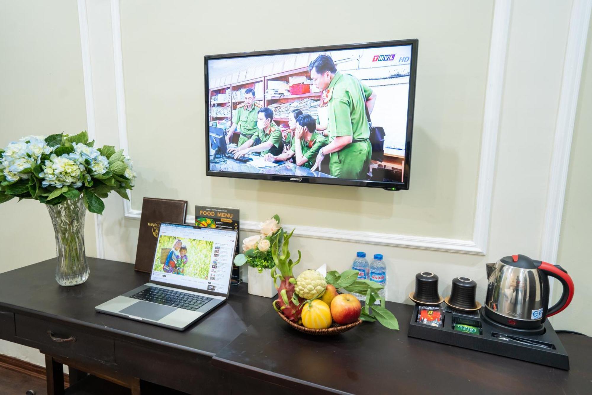 Ha Noi Lake View Hotel & Travel ハノイ市 エクステリア 写真