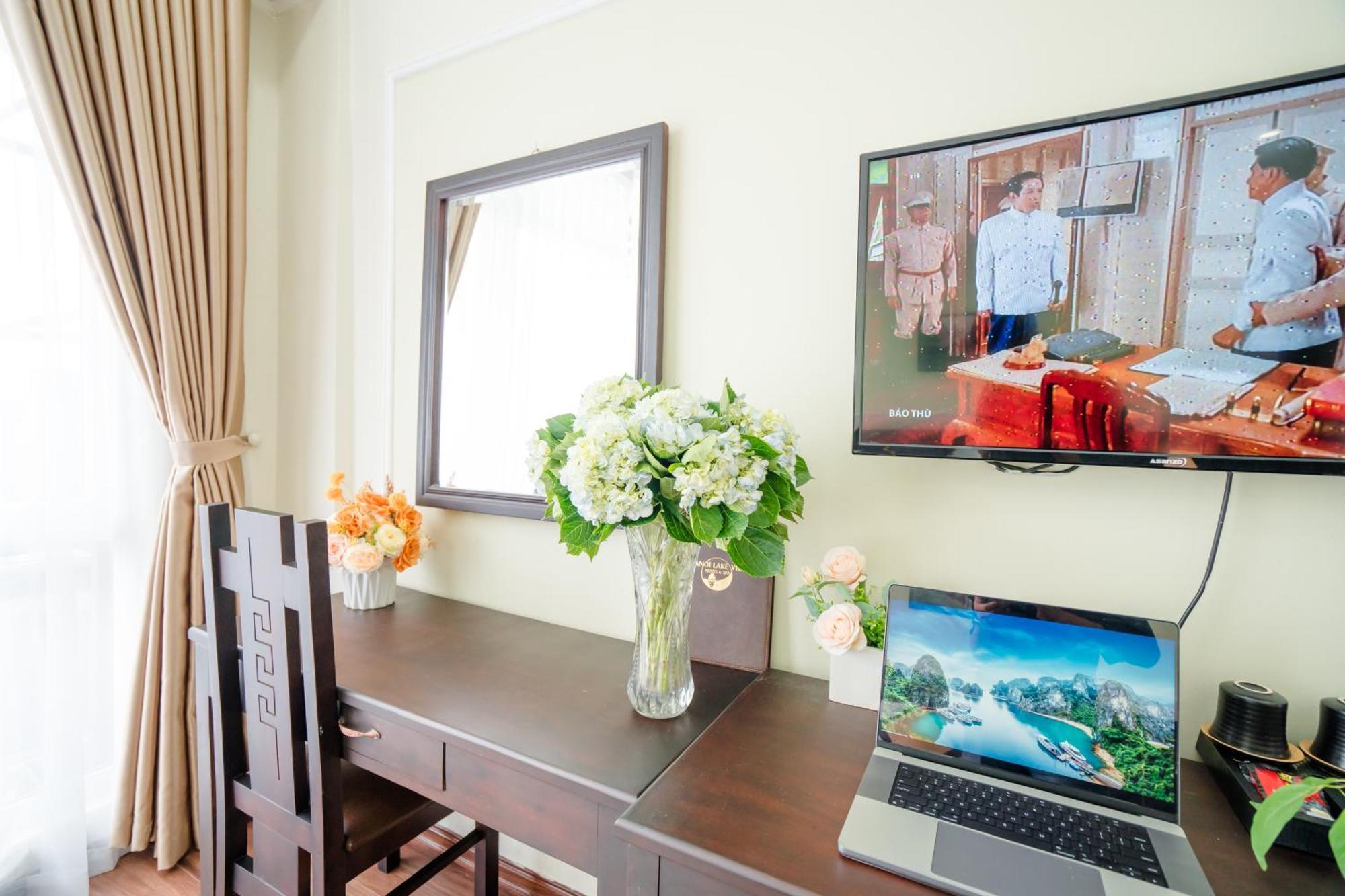 Ha Noi Lake View Hotel & Travel ハノイ市 エクステリア 写真