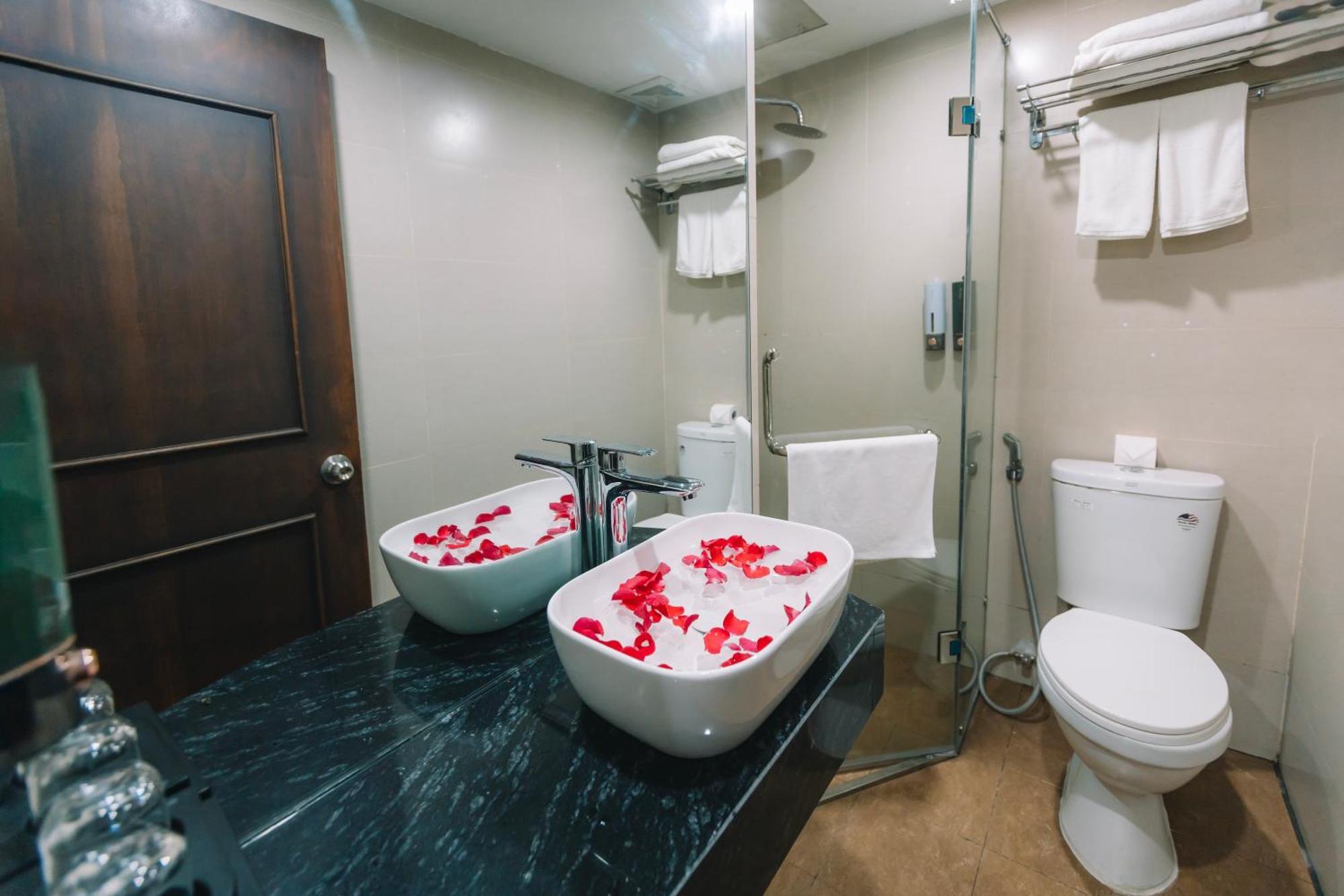 Ha Noi Lake View Hotel & Travel ハノイ市 エクステリア 写真