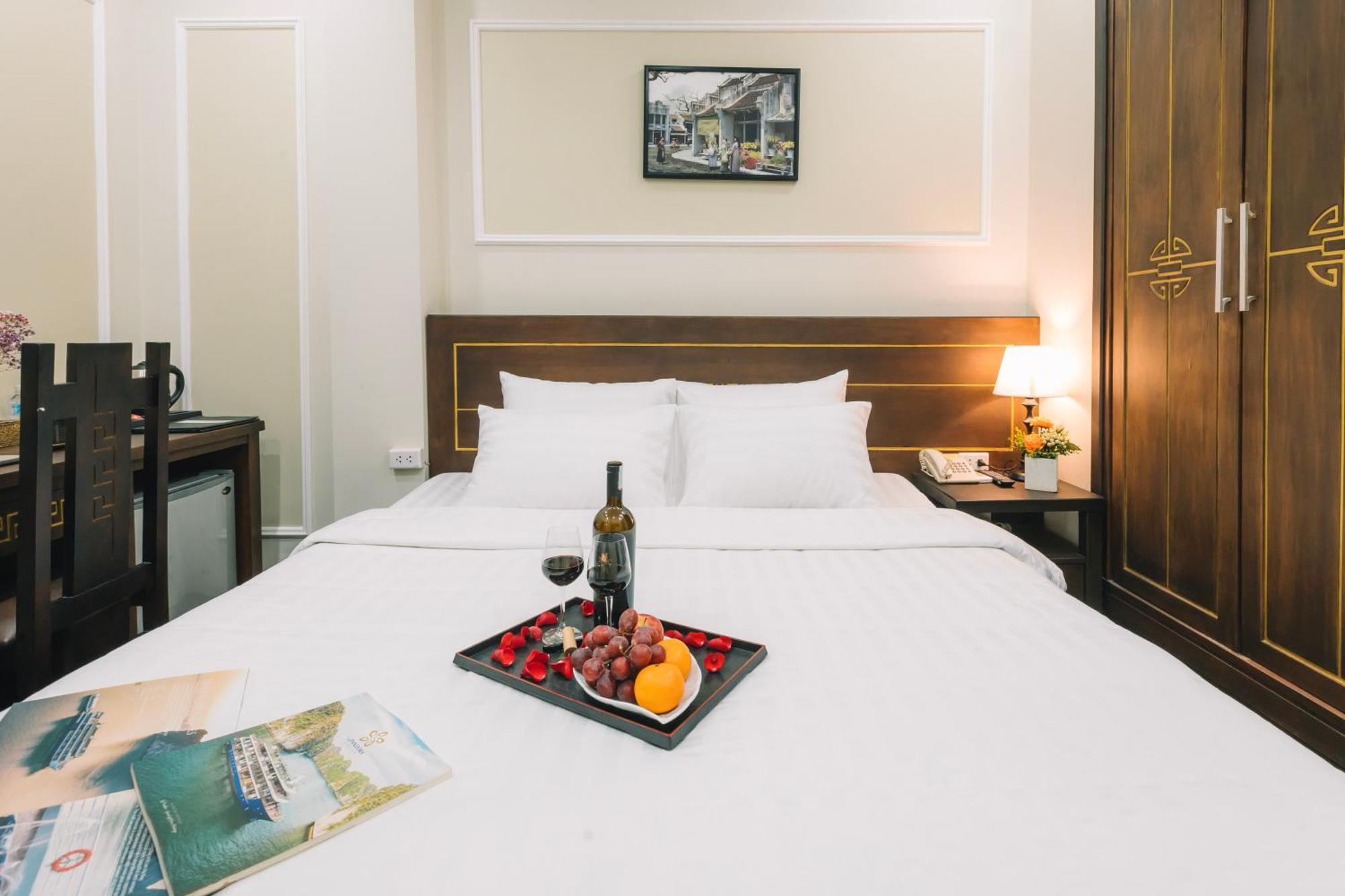 Ha Noi Lake View Hotel & Travel ハノイ市 エクステリア 写真