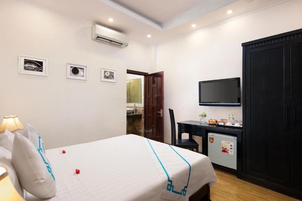 Ha Noi Lake View Hotel & Travel ハノイ市 エクステリア 写真